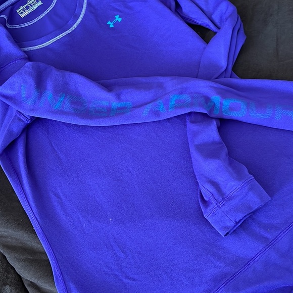 Under Armour all season gear sz medium - Picture 3 of 3